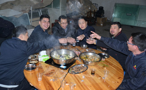2015最后一波福利：鑫发全体员工火锅宴