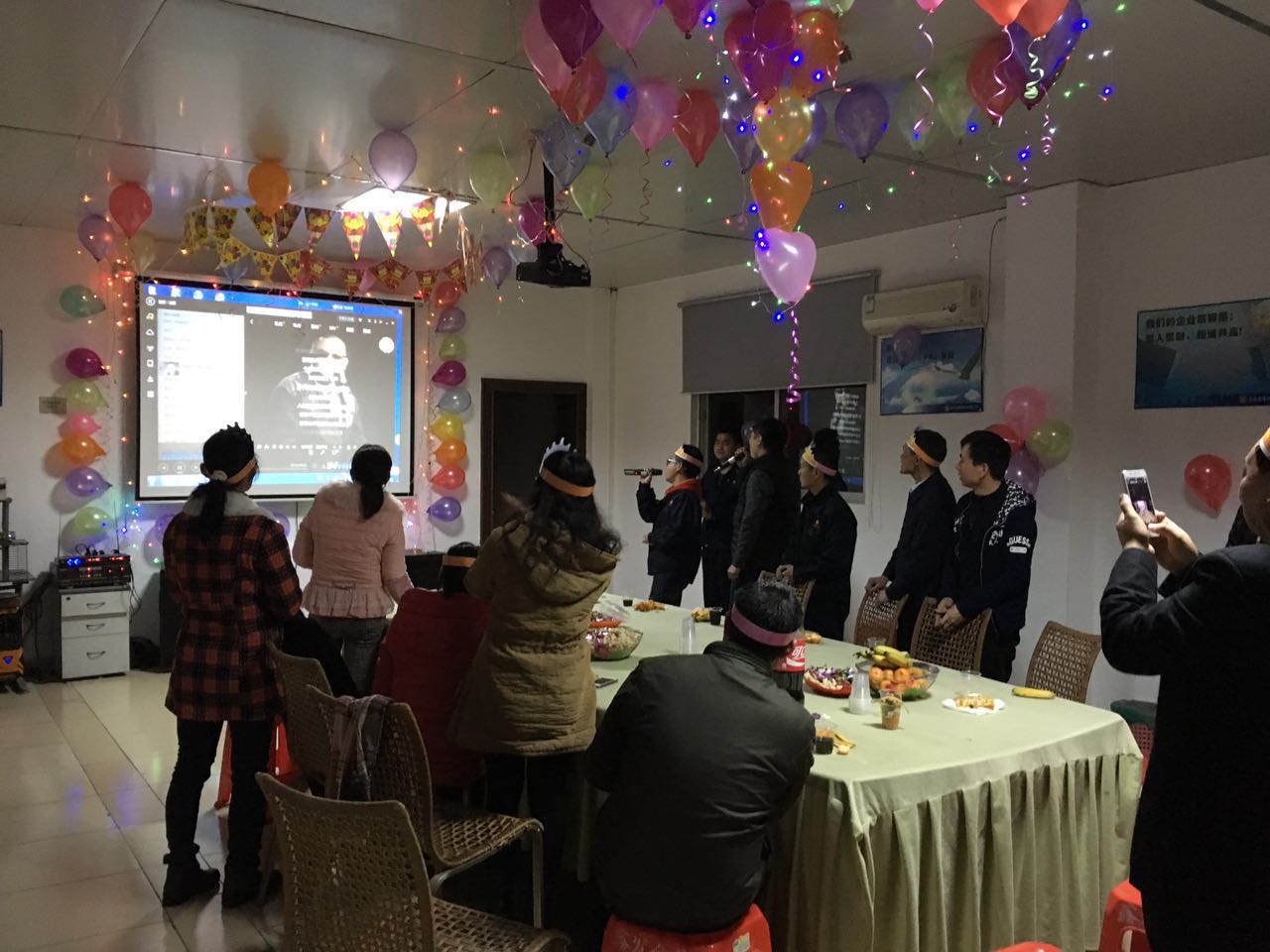 2016年第一季度员工生日晚会，不欢不散